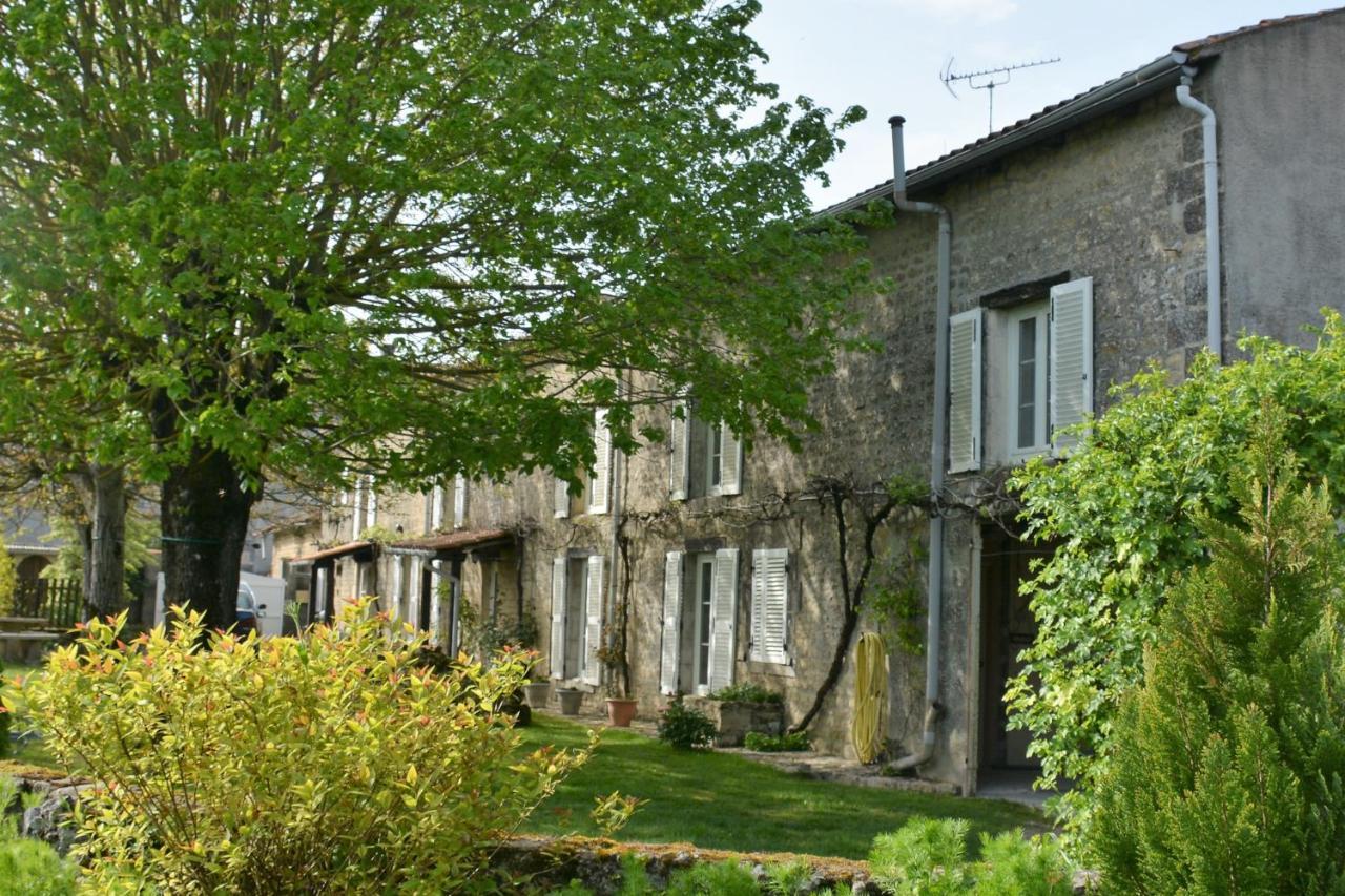Bed and Breakfast Les Noyers Aulnay Aulnay  Zewnętrze zdjęcie