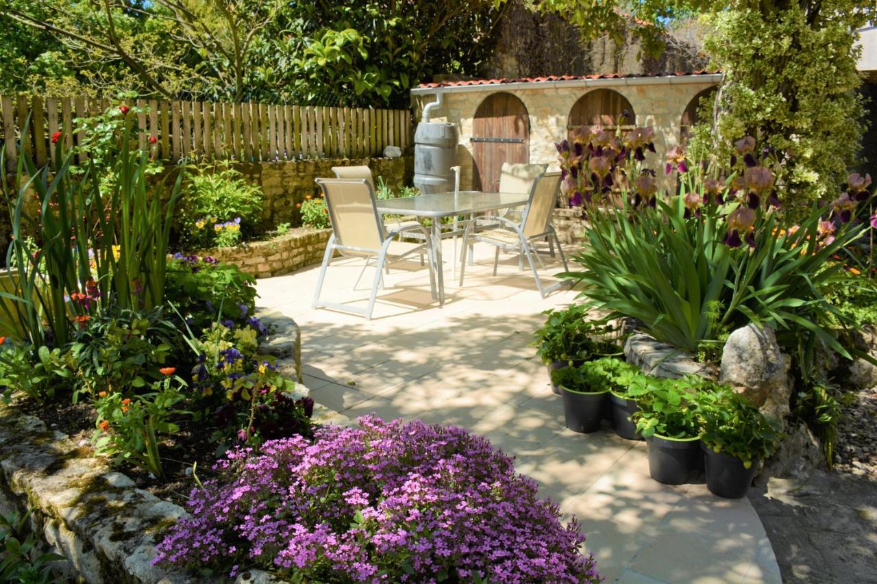 Bed and Breakfast Les Noyers Aulnay Aulnay  Zewnętrze zdjęcie
