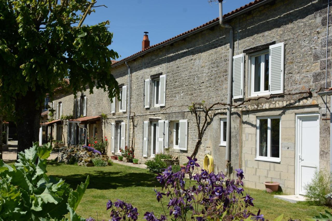 Bed and Breakfast Les Noyers Aulnay Aulnay  Zewnętrze zdjęcie