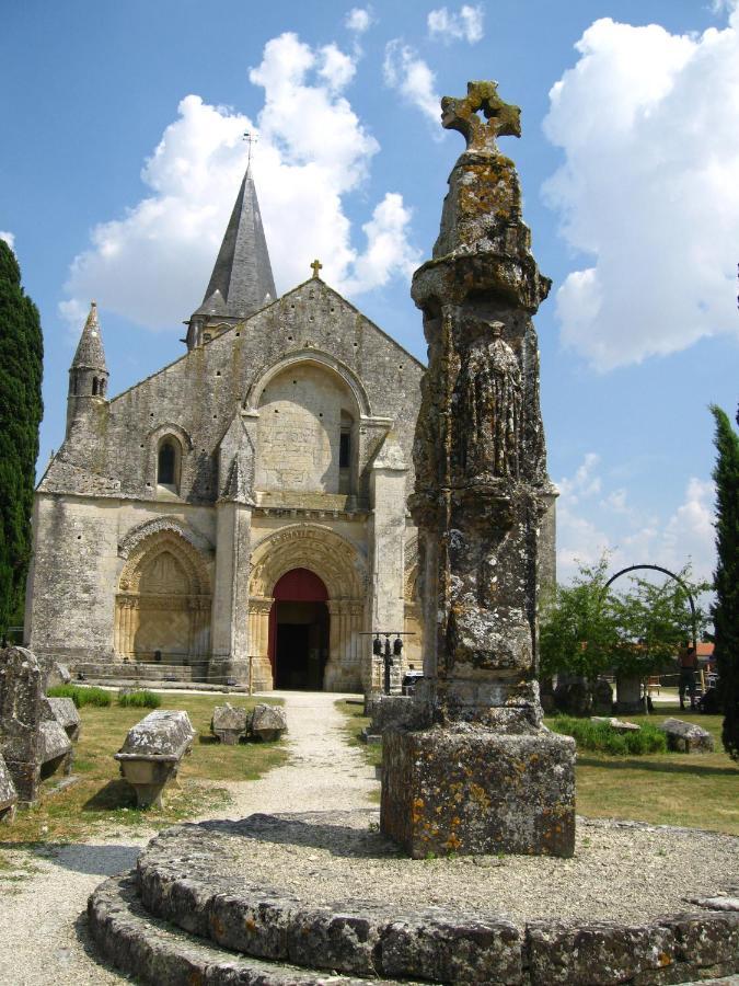 Bed and Breakfast Les Noyers Aulnay Aulnay  Zewnętrze zdjęcie