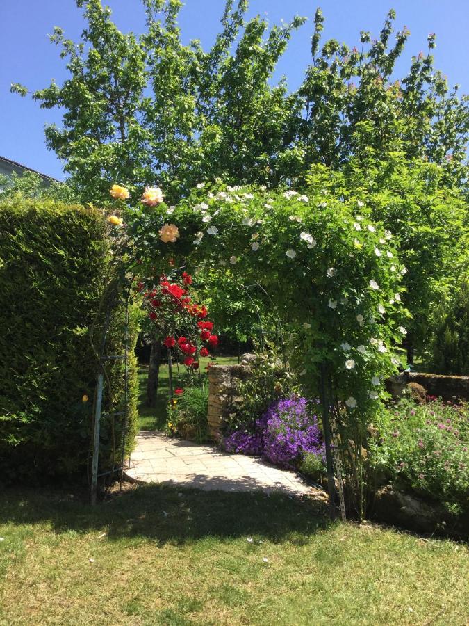 Bed and Breakfast Les Noyers Aulnay Aulnay  Zewnętrze zdjęcie