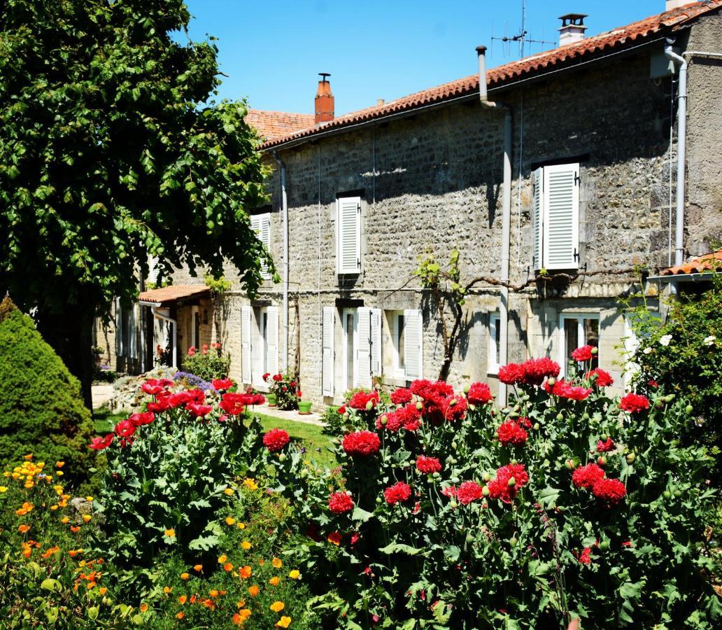 Bed and Breakfast Les Noyers Aulnay Aulnay  Zewnętrze zdjęcie